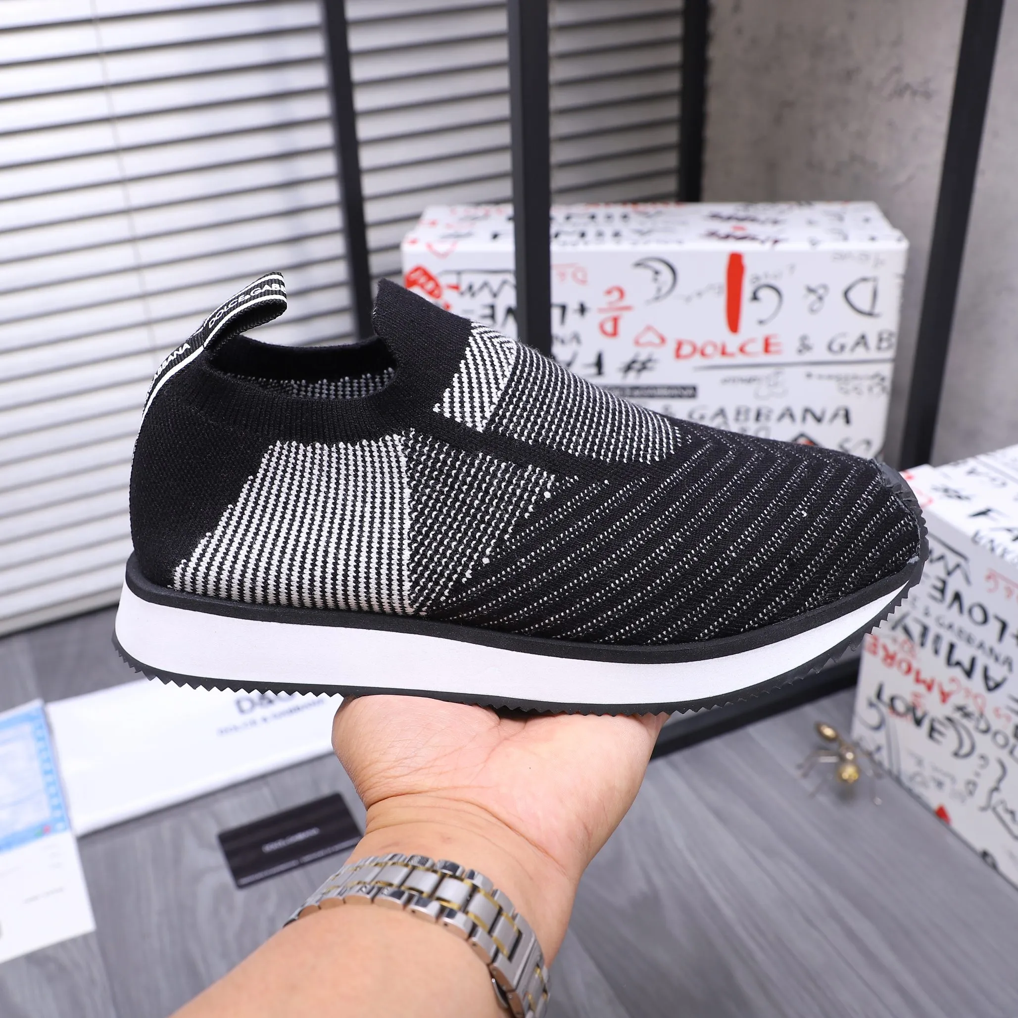 Men's shoes 💰p360 Product trademark: DG (Dolce & Gabbana) casual shoes for couples. Regular size: 36-46 (45.46 is custom-made and non-refundable) Product materials: Selected fly-knit breathable upper, cowhide insole, rubber outsole